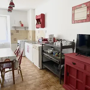 https://studio-en-rez-de-chaussee-tout-equipe.hotels-rhonealpes.com
