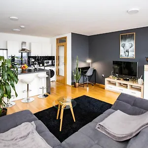 Hermes & 2 Free Garage Secured Parkings Appartement