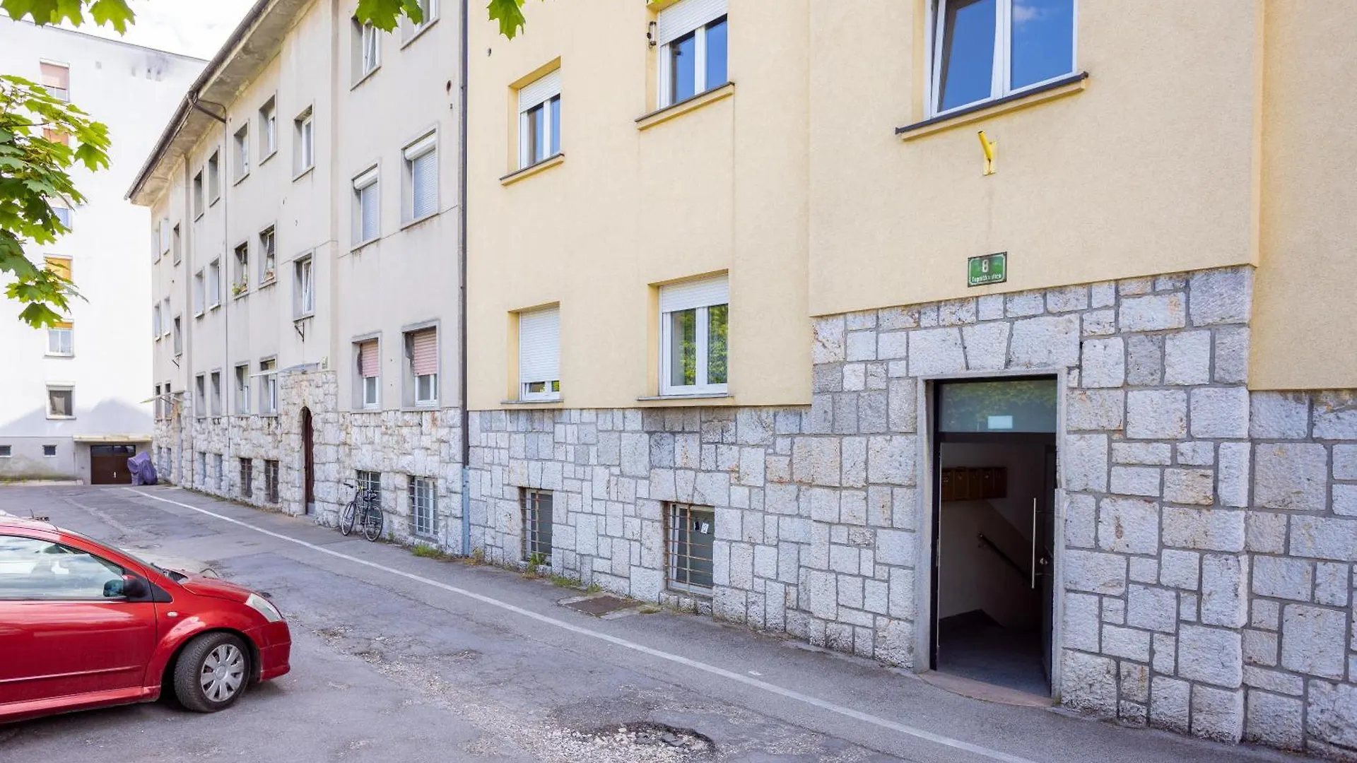 Large Two Bedroom Family App - Free Parking Ljubljana Apartment