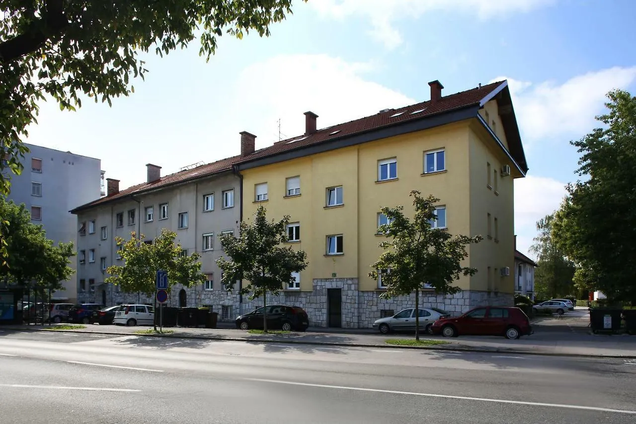 Large Two Bedroom Family App - Free Parking Lubiana 0*,